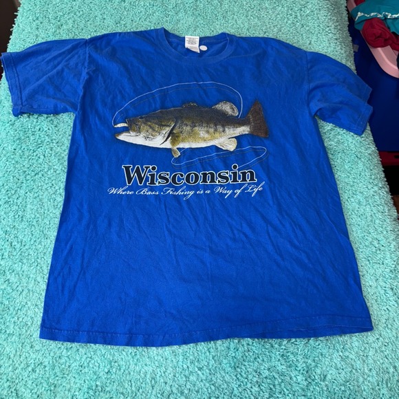 Wisconsin Bass Fishing Graphic T-Shirt Mens Size L Blue Gildan - Picture 1 of 4
